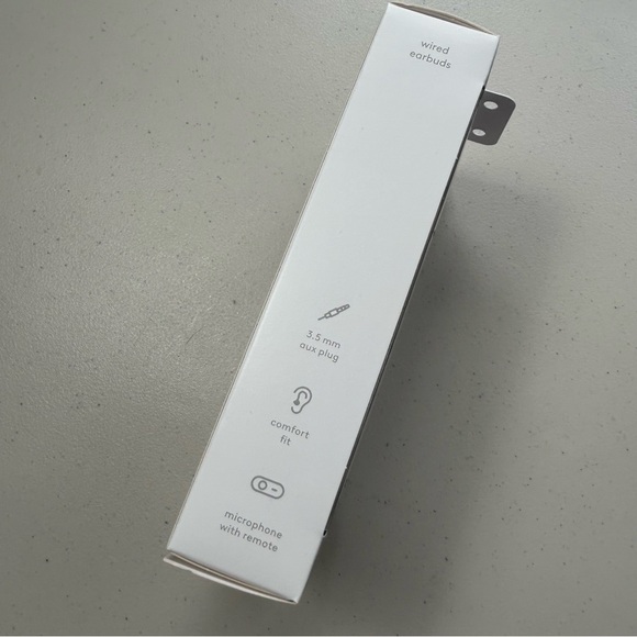 Heyday Wired Earbuds  w/ Microphone 3.5mm Aux Jack Headphones Candy Pink (NEW) - Picture 4 of 6